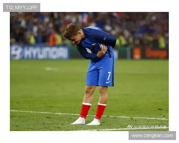 法国队官方为格列兹曼制作海报:他带了两个奖杯回家了 法国队官方为格列兹曼制作海报:他带了两个奖杯回家了